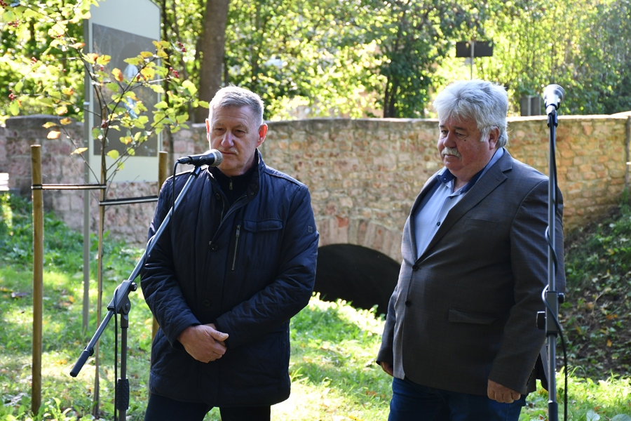 Vieno sabiedrību dažādos gadsimtos