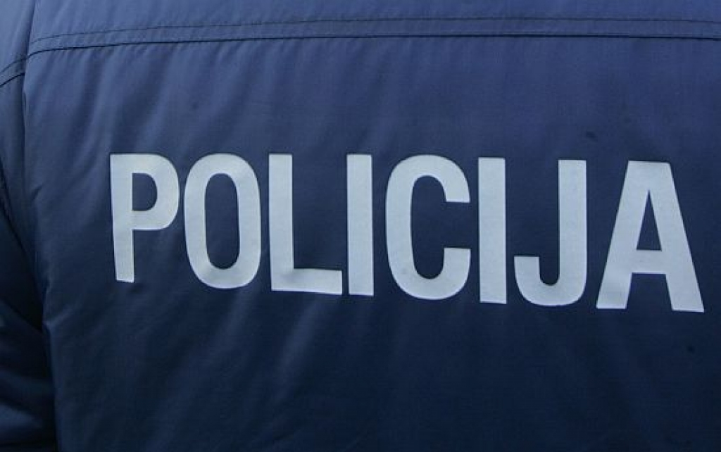 Policija cīnās ar nelegālo preču tirgotājiem