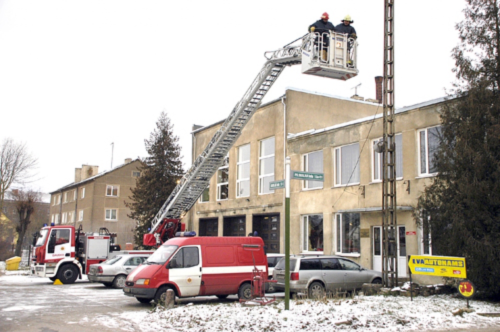 Ugunsdzēsēji apgūst jauno tehniku 