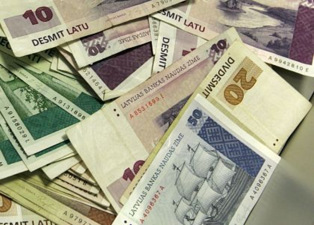 Rundāles dome lemj par līdzfinansējumu gājēju tiltam pār Lielupi