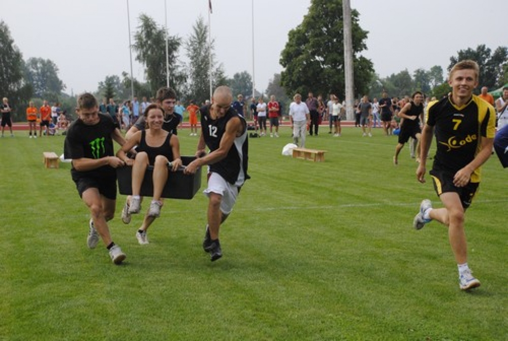 Sutīgā diena nemazina sportisko azartu