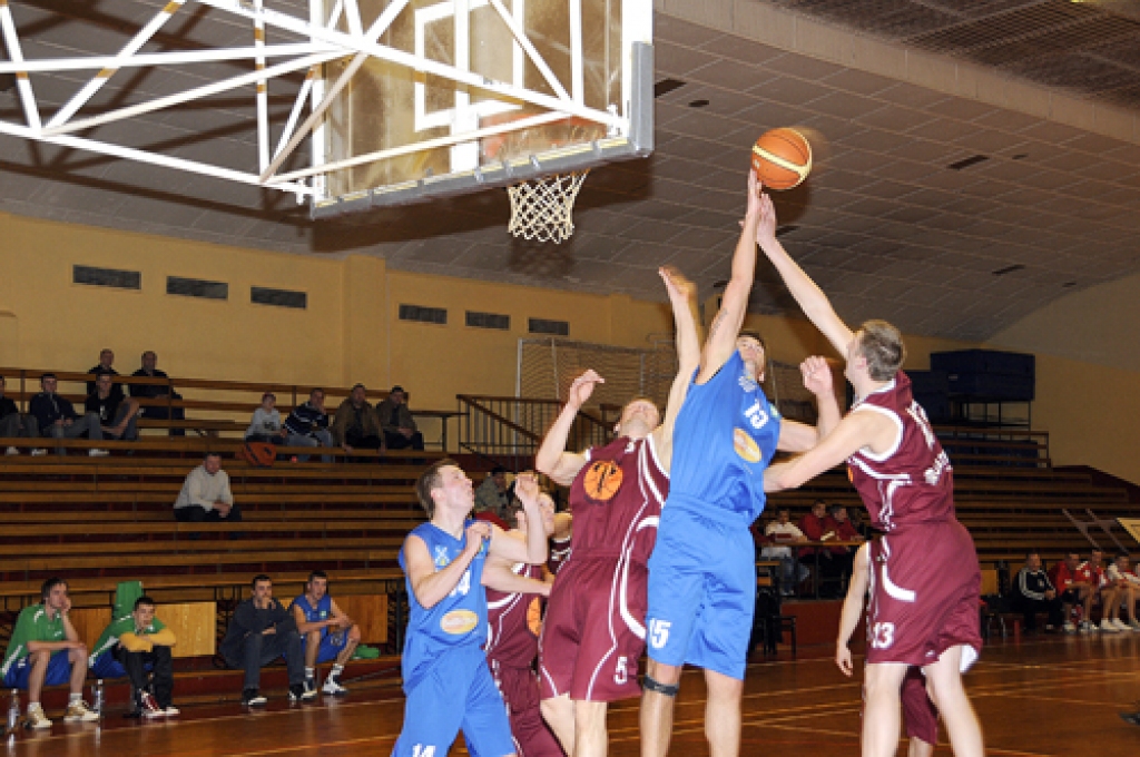 Basketbola amatieri ķeras pie taktikas