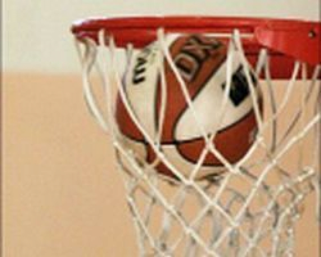 Jaunie basketbolisti pārliecinoši uzvar mājās