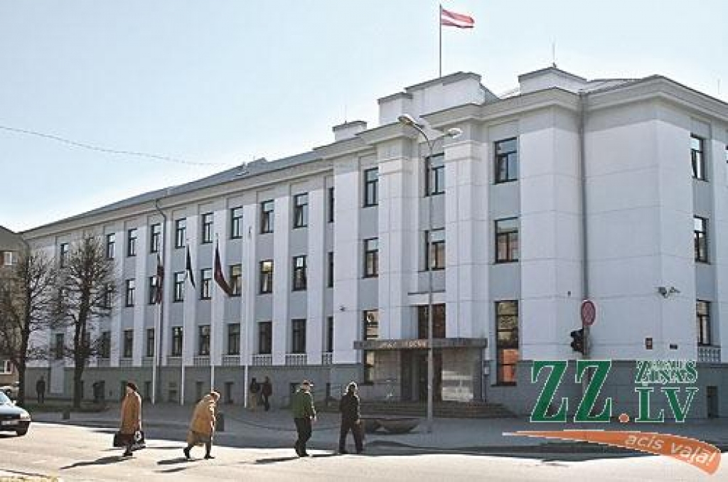 Jelgavas dome taupības dēļ pāriet uz četru dienu darba nedēļu