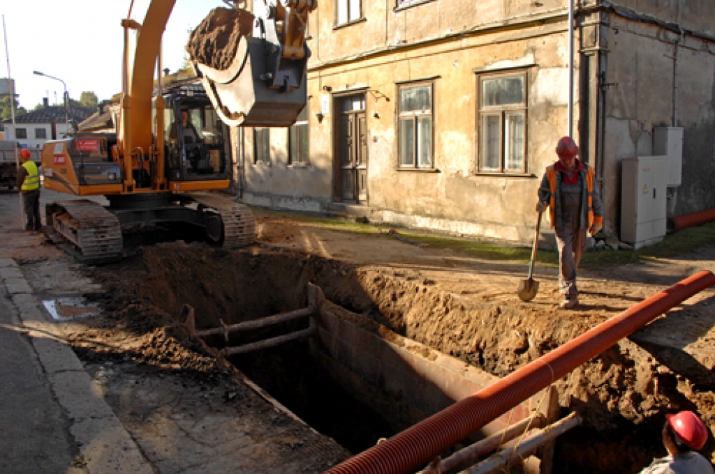 Uz laiku pārtraukti rakšanas darbi Bauskā