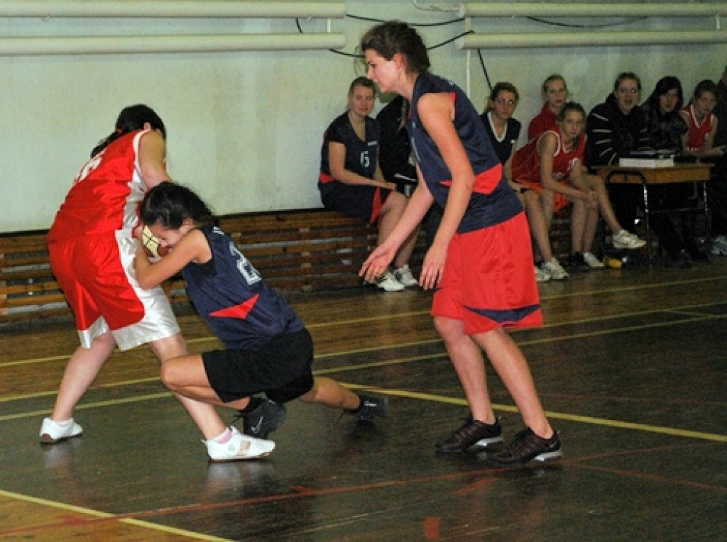 Vidusskolu basketbola kausa izcīņā triumfē Bauskas 1. vidusskola