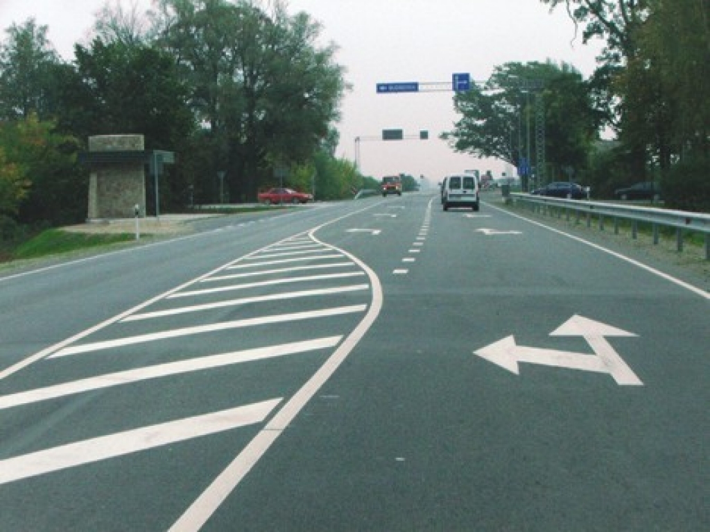 Pirks divus nekustamos īpašumus valsts autoceļa A7 posmā