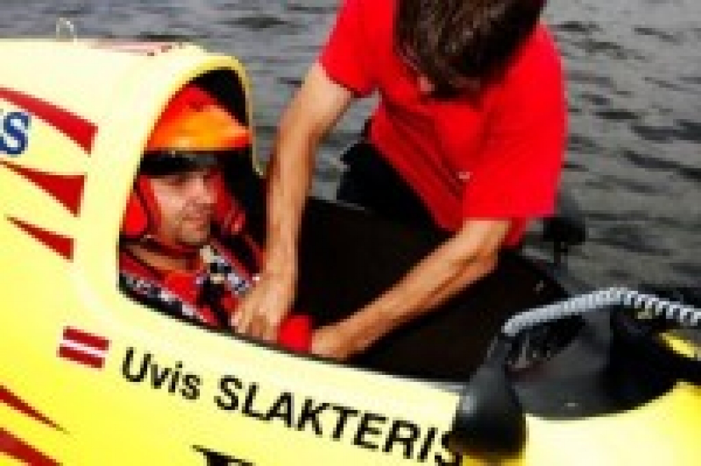 Uvis Slakteris izcīna otro vietu Bahreinas "Grand Prix" pirmajā kvalifikācijā