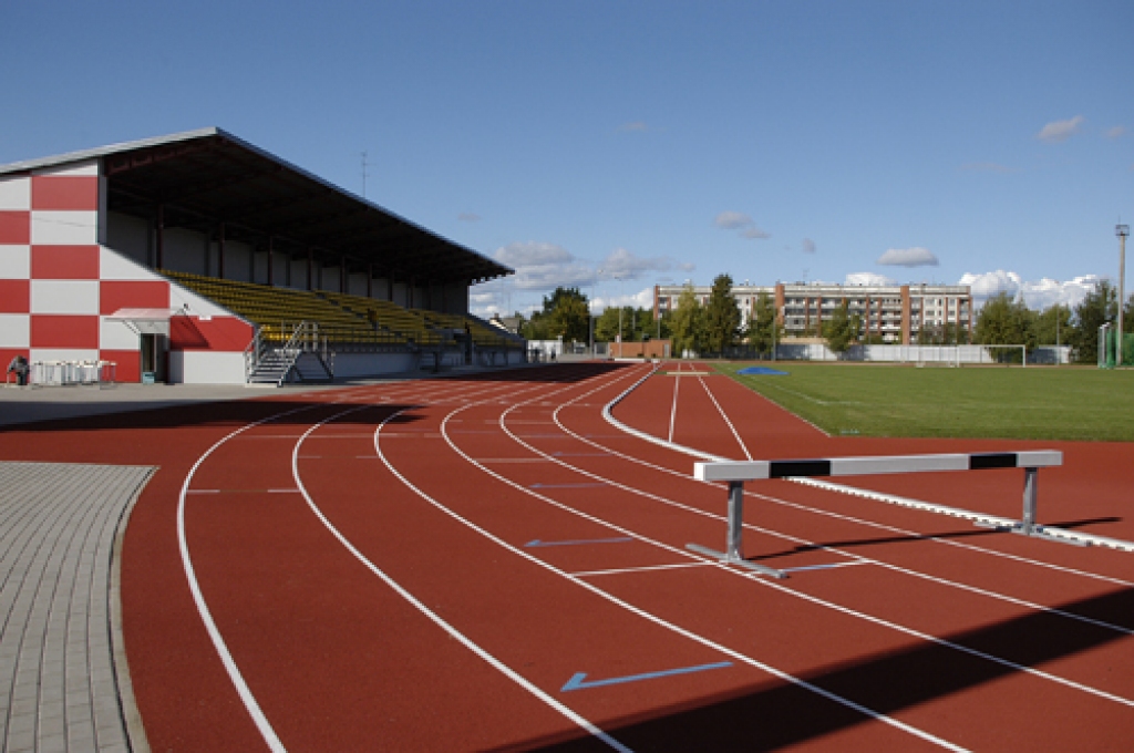 Stadionu iesildīs vieglatlēti un futbolisti