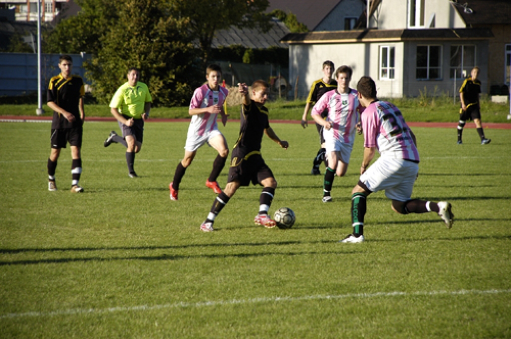 Futbolisti savās mājās notur rezultātu