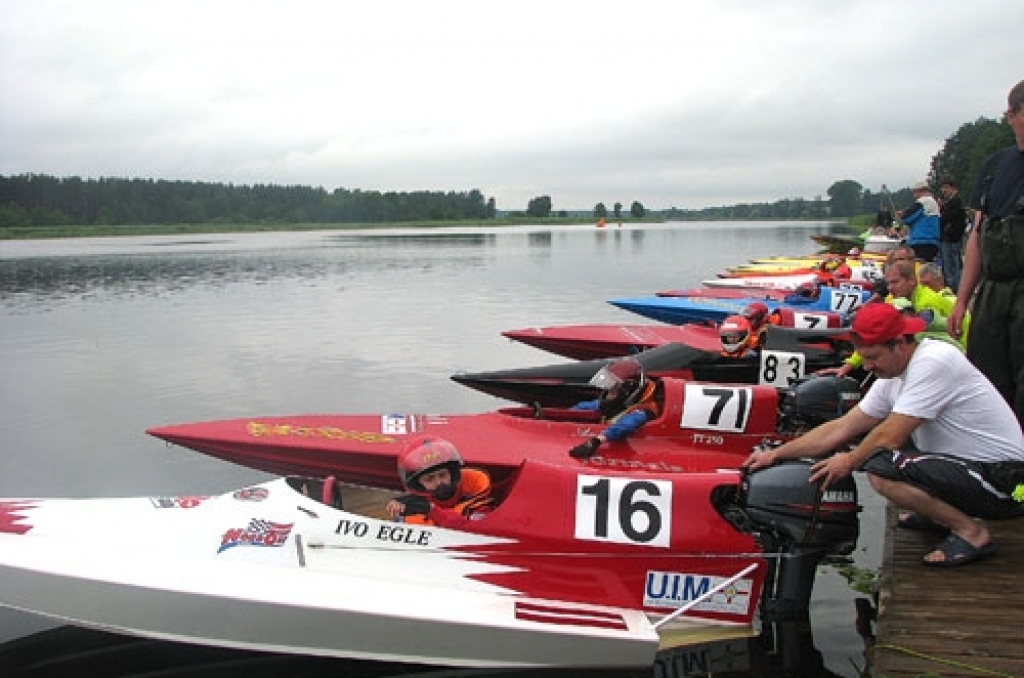 Finišēs Latvijas čempionāts ūdensmotosportā