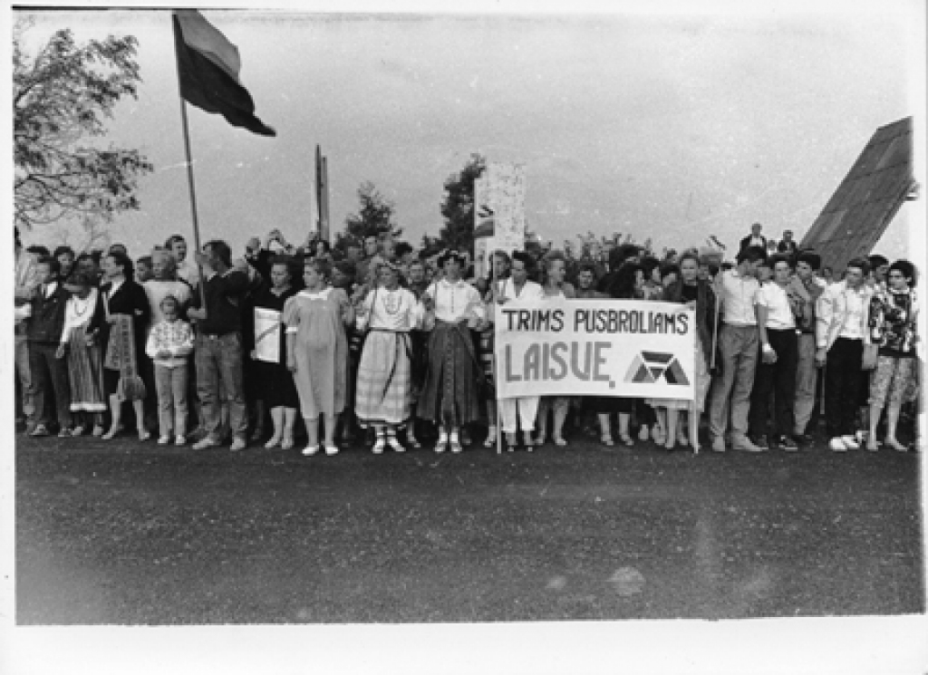 Pasniegs Baltijas Asamblejas medaļas