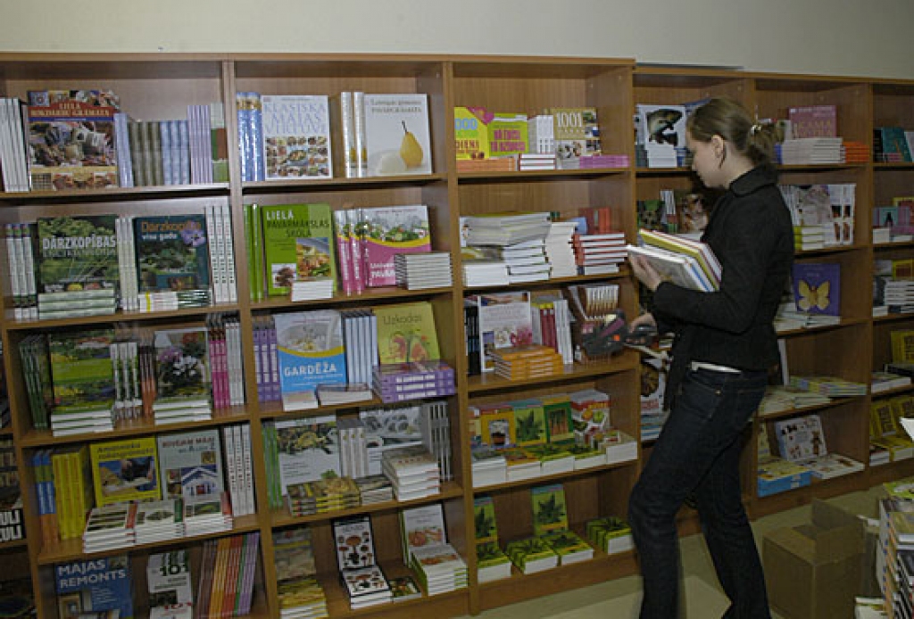 Steidzas iegādāties grāmatas