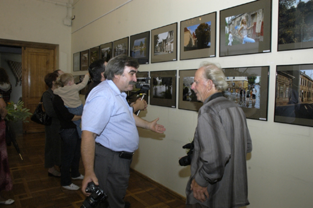 Sirmā Bauska izrādīta 33 fotomirkļos