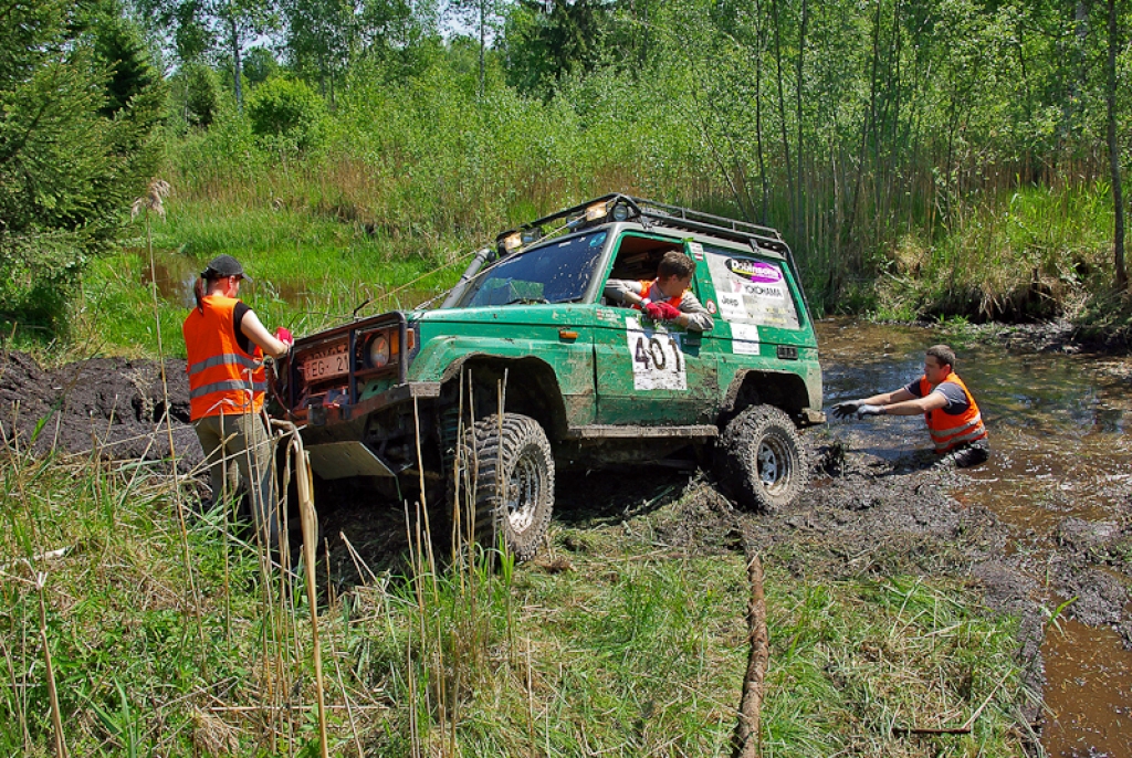 Ar 4x4 vāģiem – uz «Dubļu ērgli 2009»