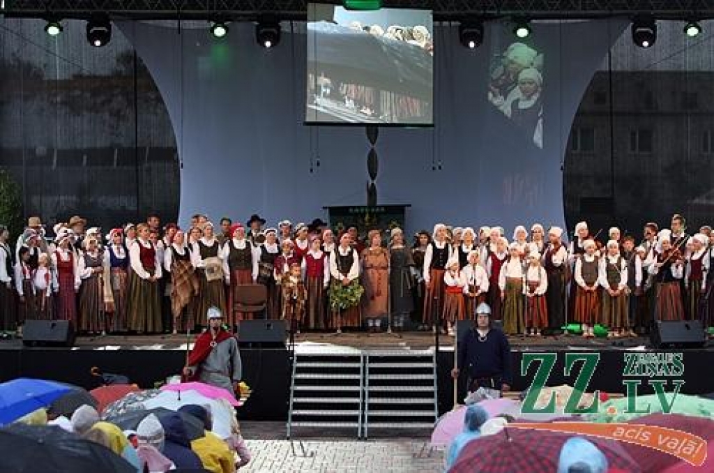 «Tarkšķi» folkloras festivālā koncertē un ir arī saimnieku lomā