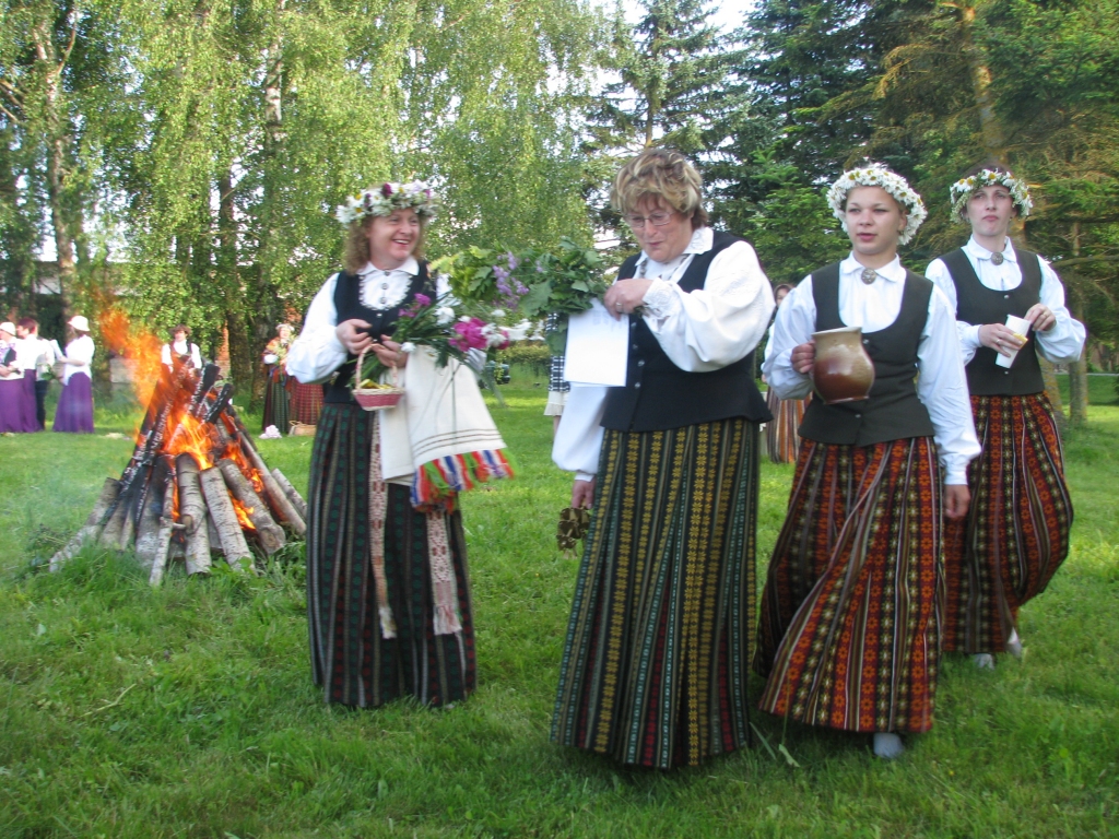 Jāņos vajadzētu ziedēt reizē ar dabu