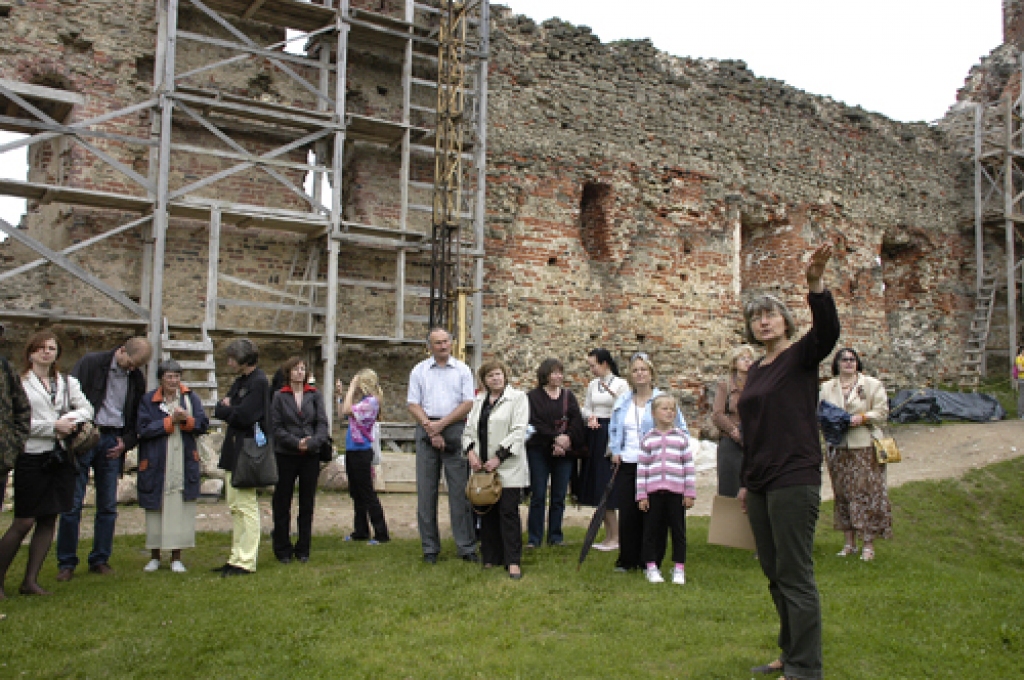 Restauratori Rundālē šķir biedrības vēstures lappuses