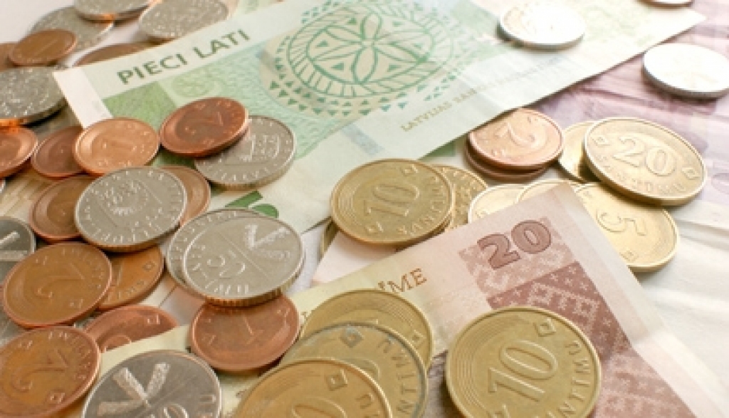 Vienojas par algas samazināšanu visiem pedagogiem 20% apmērā