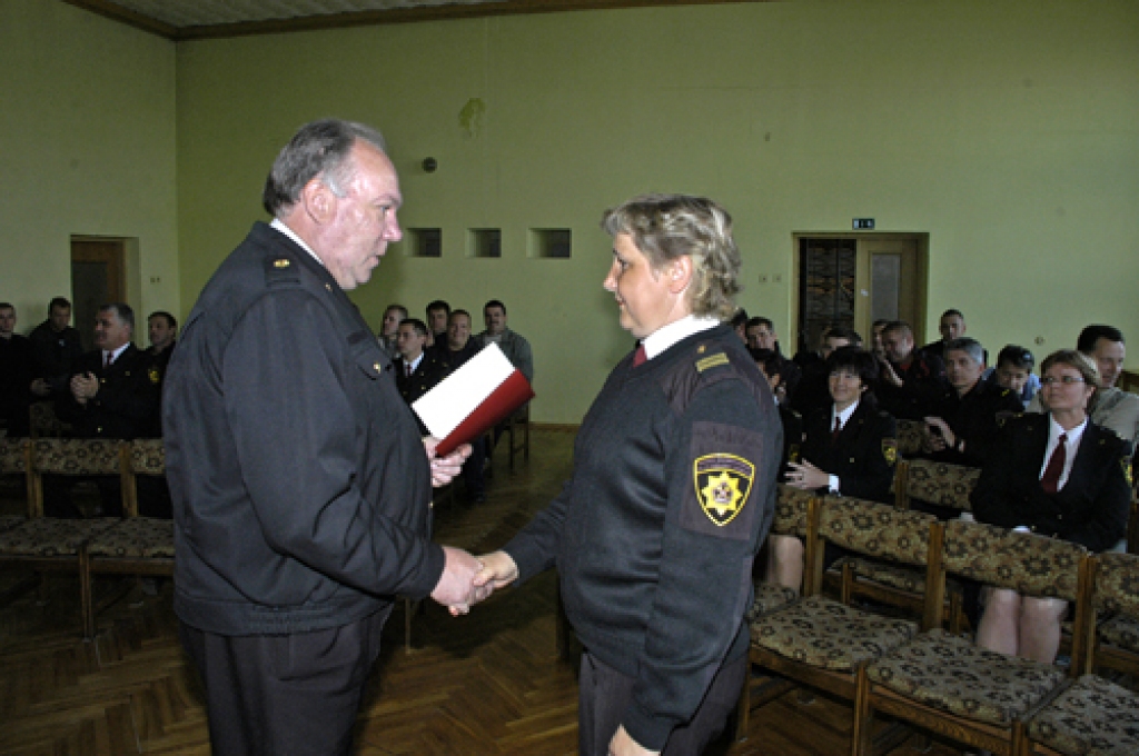 Svinīgā sanāksme aizrit krīzes noskaņā 