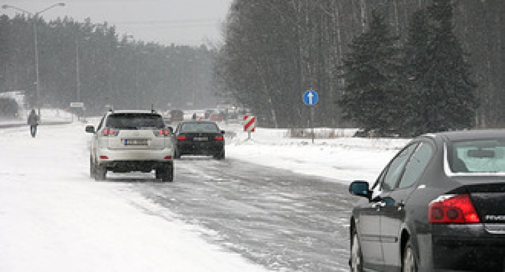 Triju automašīnu sadursme uz A-7