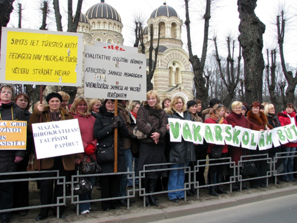 Pedagogu gājienam sekos konference