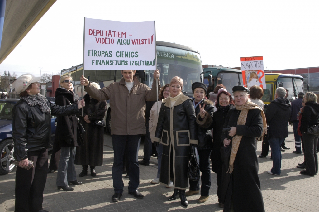 Pedagogi aizbrauc uz Rīgu cīnīties par taisnīgumu