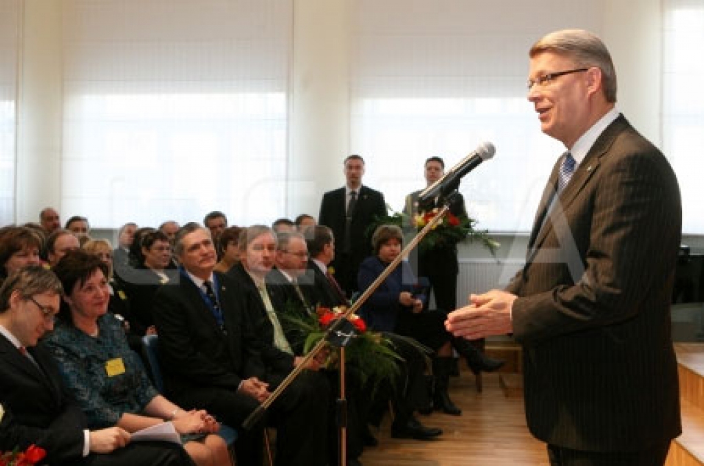 Pašvaldību vadītāji saņem pateicības vēstules