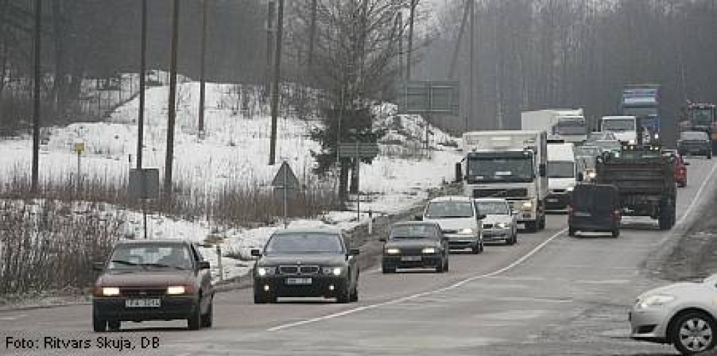 37% Latvijas iedzīvotāju atteikušies no braukšanas ar auto