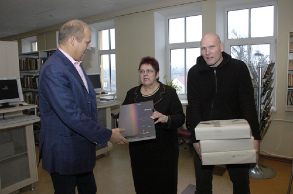 Rajona bibliotēkas saņem unikālu velti