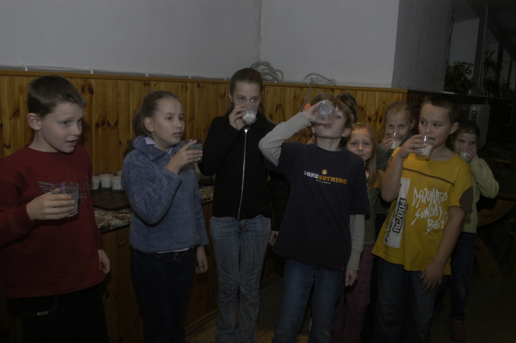 Aptur skolas piena programmu