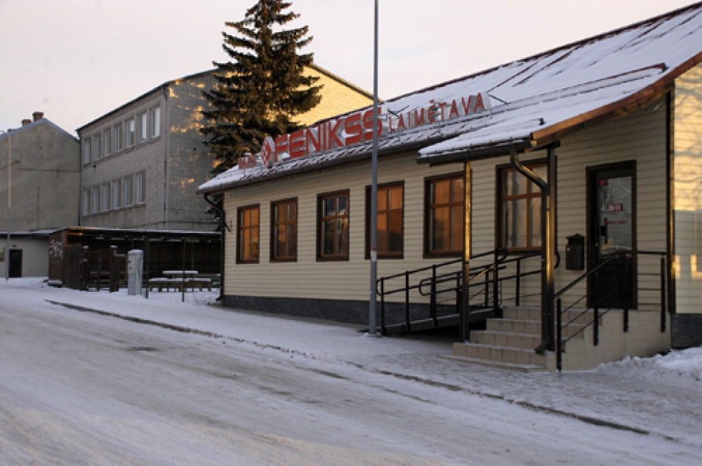 Bruņojies aplaupa spēļu zāli