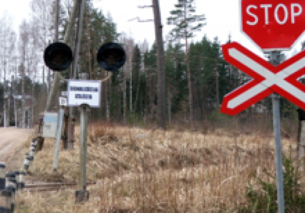 Labos dzelzceļa pārbrauktuvi Vecumniekos