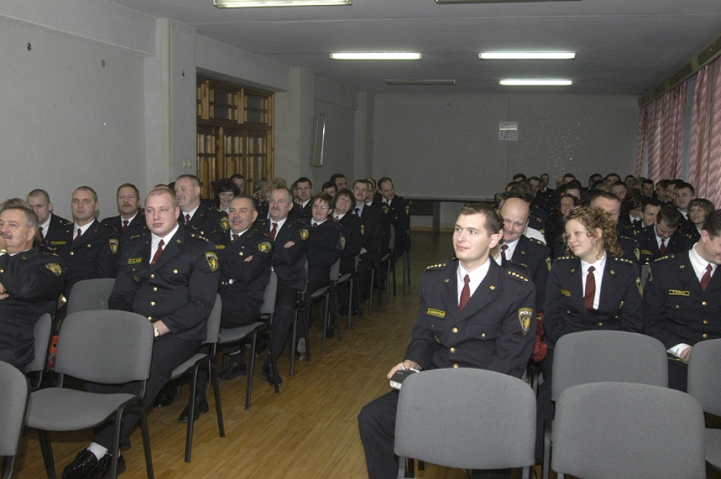 Policistiem profesijas svētkos pasniedz apbalvojumus