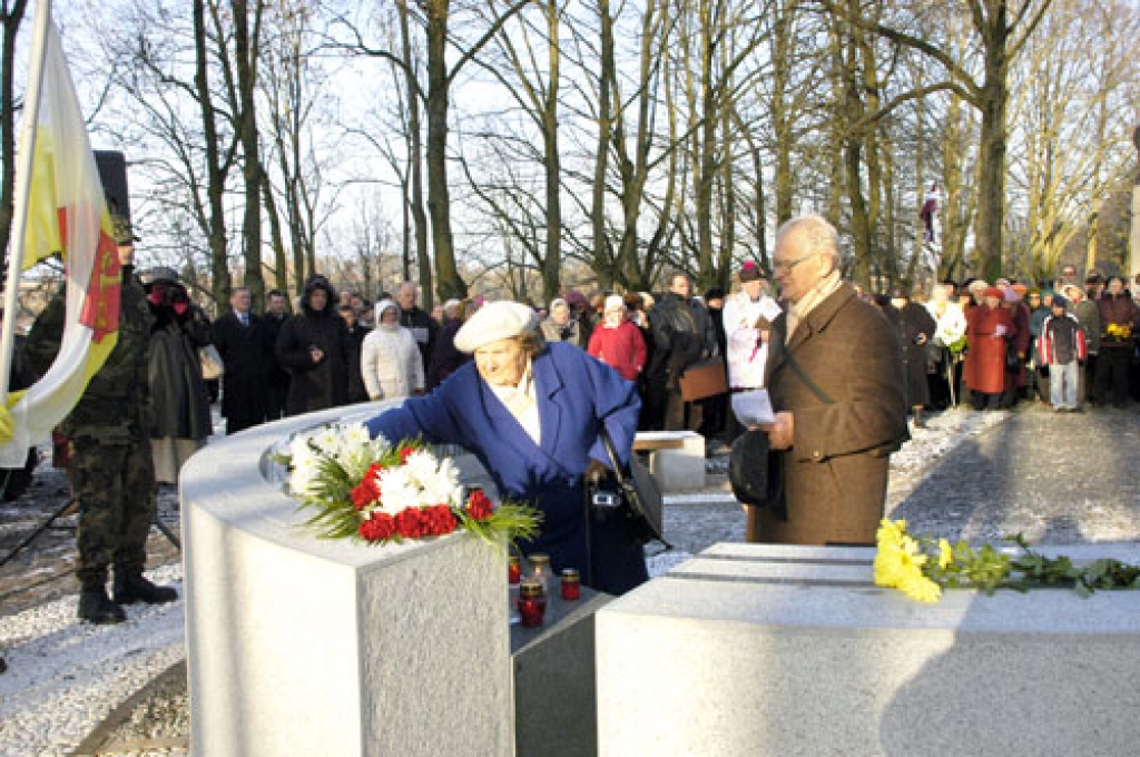 Atklāta piemiņas vieta represētajiem