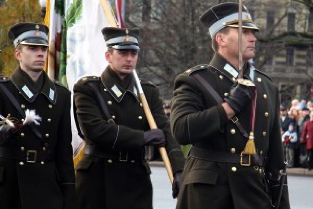Piedalīsies bruņoto spēku parādē