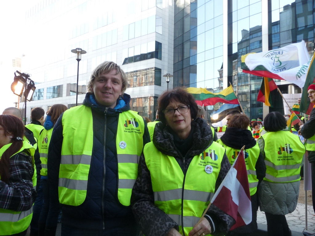 Zemgales zemnieki piedalās protestos Briselē