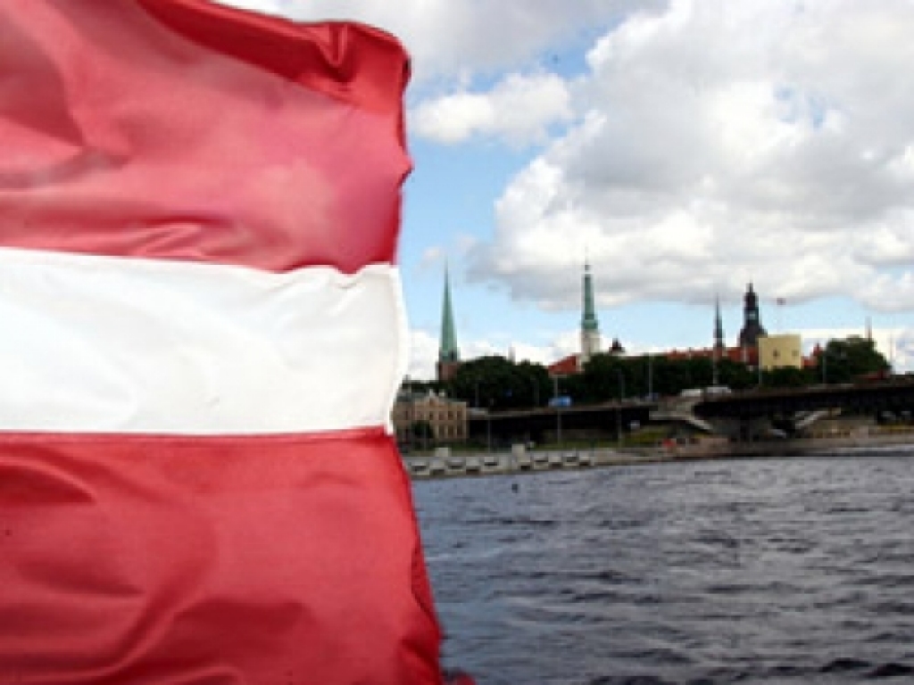 60% Latvijas iedzīvotāju uzskata sevi par valsts patriotiem