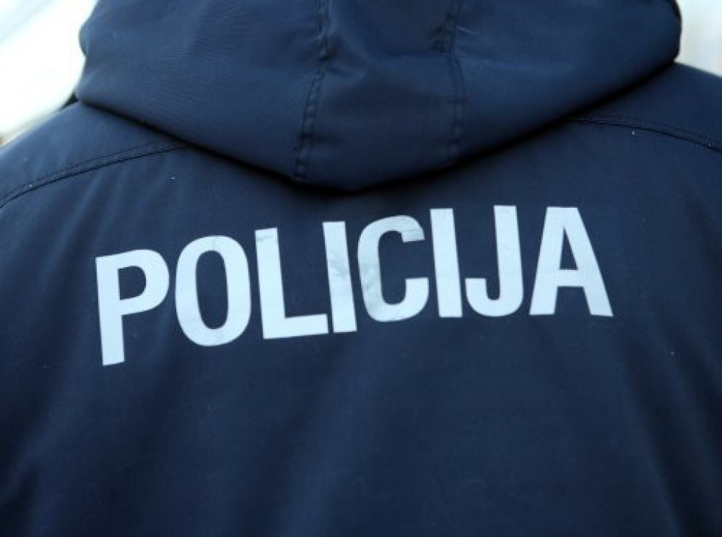 Šoferis policistam piedāvā 20 eiro