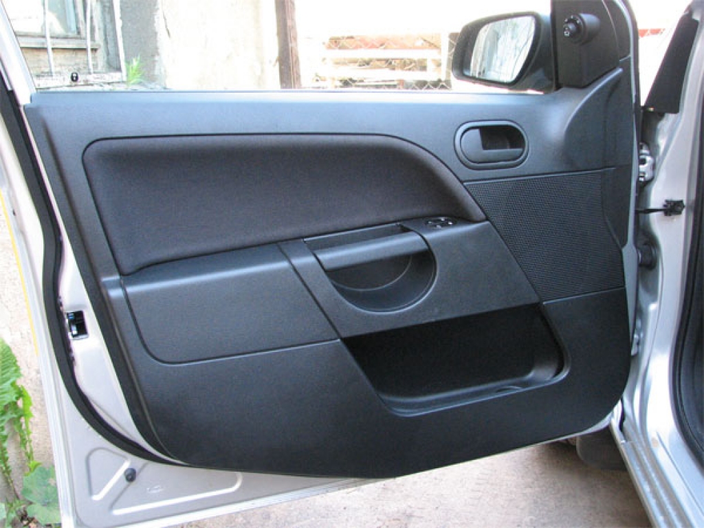 Atkal apzagti automobiļi