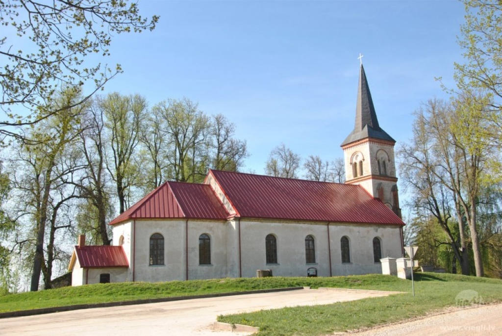 Vallē atklās piemiņas akmeni 