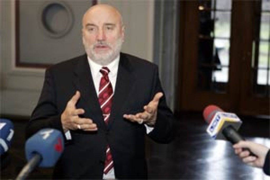 Godmanis sola pievērsties problēmām degvielas tirgū