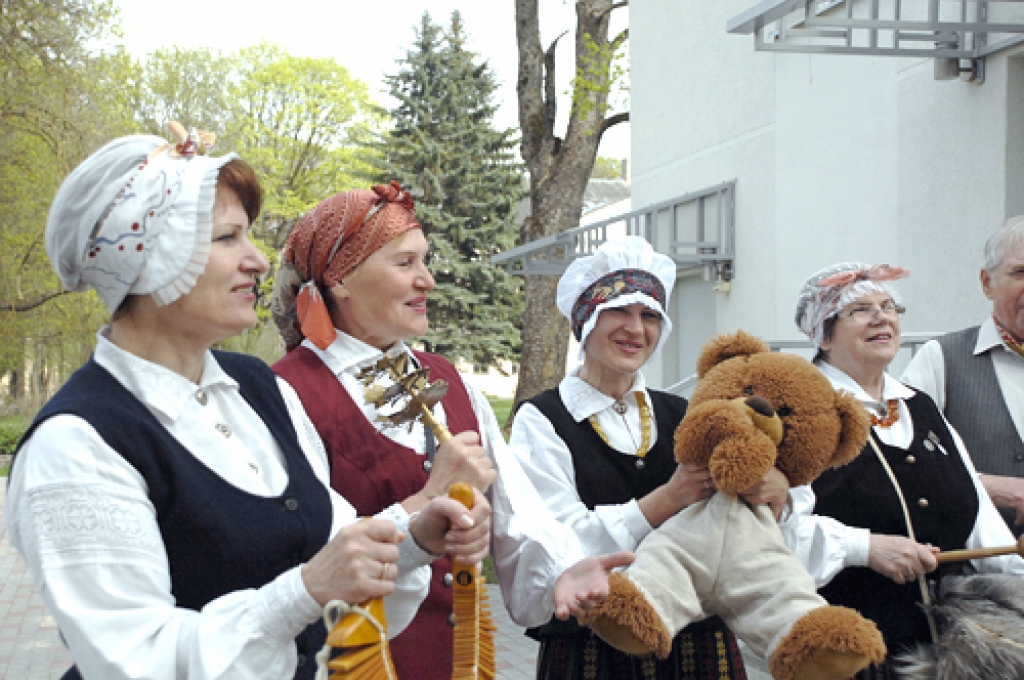 Folkloristi Svitenē dzied pašu priekam