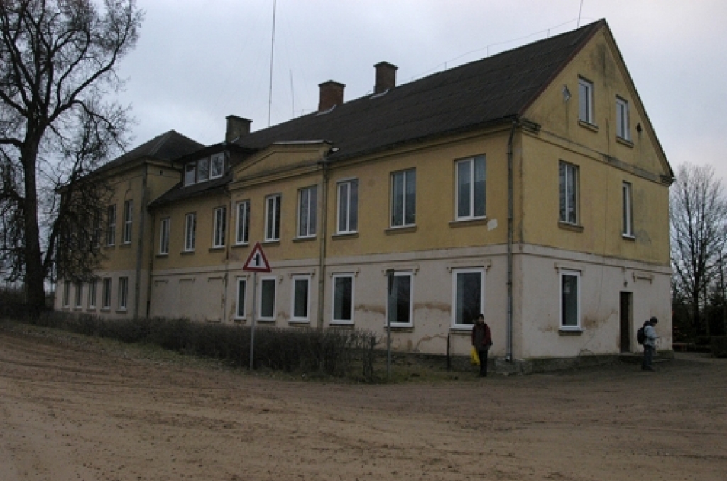 Pagasts patur skolu, dzīvojamo māju, smilts karjeru, bet zaudē dīķi 