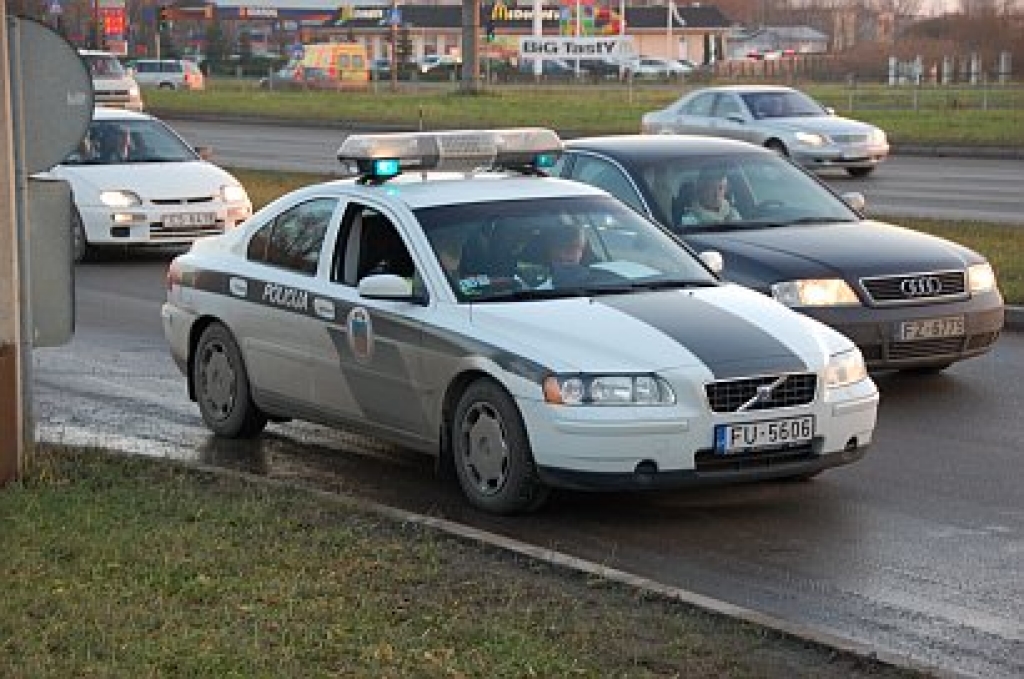 Avārijā bojāts policijas auto