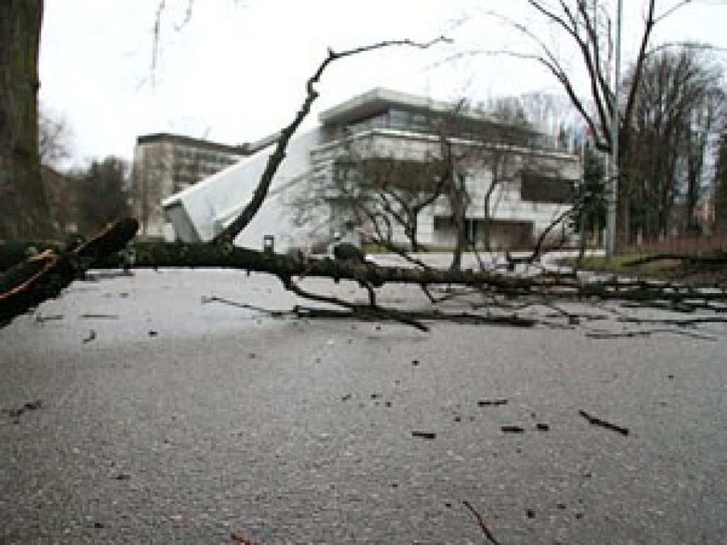 Strādā pie elektroenerģijas piegādes atjaunošanas