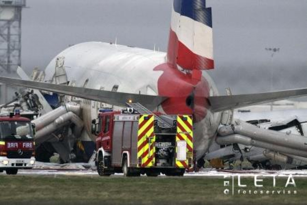 Hītrovas lidostā nosēžoties avarē "British Airways" pasažieru lidmašīna "Boeing-777"