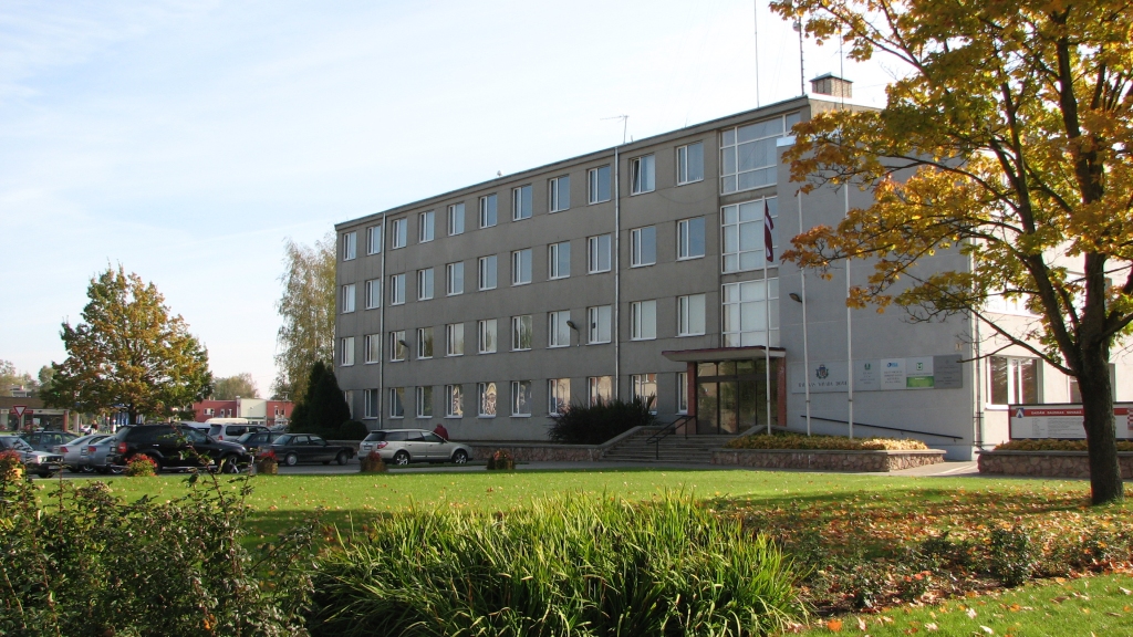 Deputātiem jāpieņem simt lēmumu