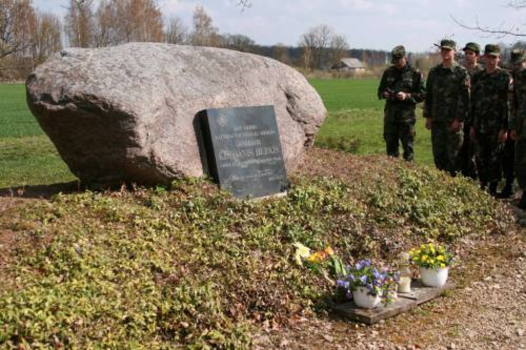 Karavīri un zemessargi sakops brīvības cīņu vietas