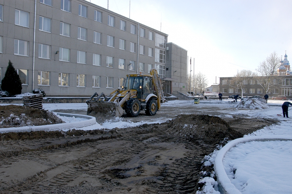 Rajona Padomes stāvlaukumā – tikai ar atļaujām